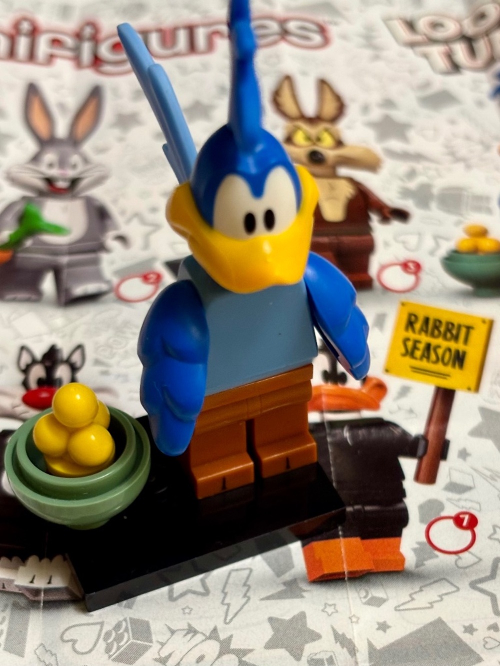 LEGO LOONEY TUNES "Road Runner" collt-4 with stand, pamphlet & accessories.